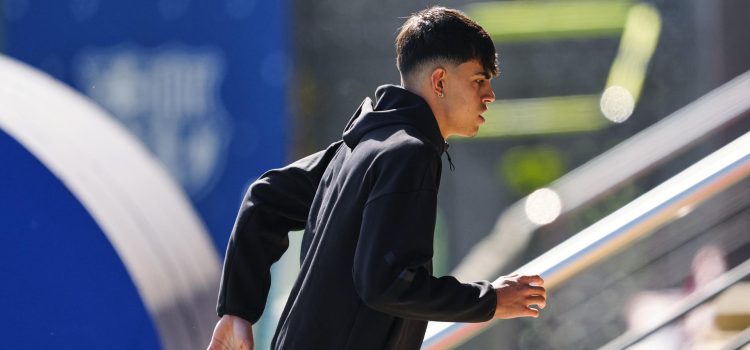 El centrocampista del FC Barcelona Marc Bernal, durante un entrenamiento con su equipo el pasado viernes 9 de abril. EFE/ Alejandro García