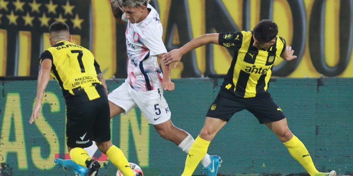 alt Peñarol piensa en la Copa Libertadores y pierde su invicto en el Clausura uruguayo