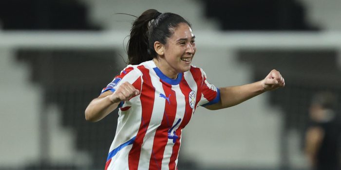 Deisy Ojeda, de Paraguay, celebra un gol en un partido de la Liga de Naciones Femenina entre Paraguay y Uruguay en el estadio Tigo La Huerta, en Asunción (Paraguay). EFE/Juan Pablo Pino