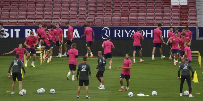 Los jugadores del Atlético de Madrid, durante el entrenamiento. EFE/Víctor Lerena