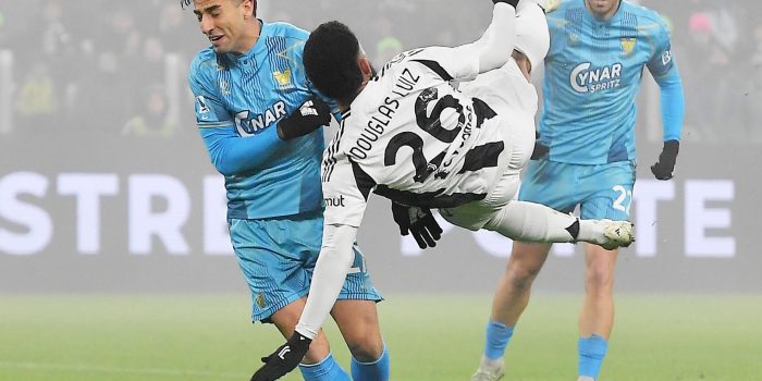 alt El brasileño Douglas Luiz, nuevo refuerzo del Nottingham Forest