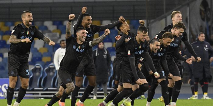 alt Con doblete del brasileño Neres, Napoli se consagra campeón de la Supercopa