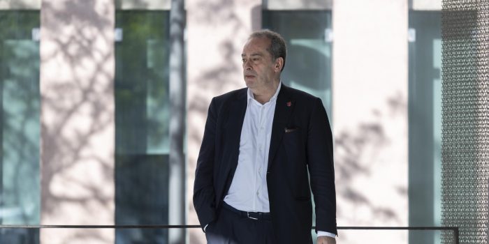 El tesorero del FC Barcelona, Alfons Castro, en representación del club como persona jurídica imputada, llega a la Ciutat de la Justicia donde ha declarado este viernes ante la jueza que investiga el caso Negreira. EFE/ Marta Pérez