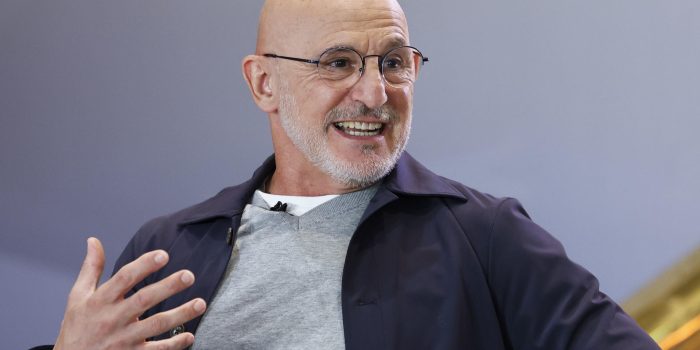 Luis de la Fuente, seleccionador nacional de fútbol, durante su entrevista en 'Los Desayunos' de la Agencia EFE y RTVE este martes en Madrid, en vísperas del inicio de la concentración para preparar el Mundial de EE.UU., México y Canadá. EFE/ Chema Moya