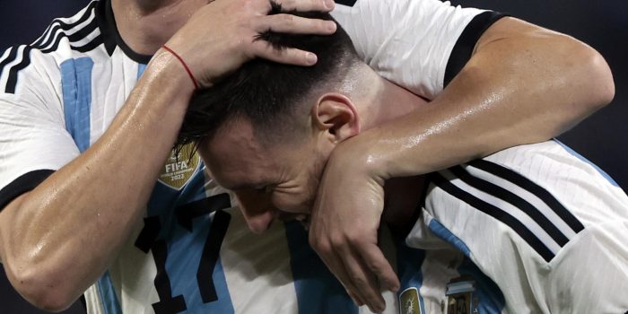 Lionel Messi de Argentina celebra un gol con Giovani Lo Celso hoy, en un partido amistoso entre las selecciones de Argentina y Curazao en el estadio Único Madre de Ciudades en Santiago del Estero (Argentina). EFE/ Juan Ignacio Roncoroni