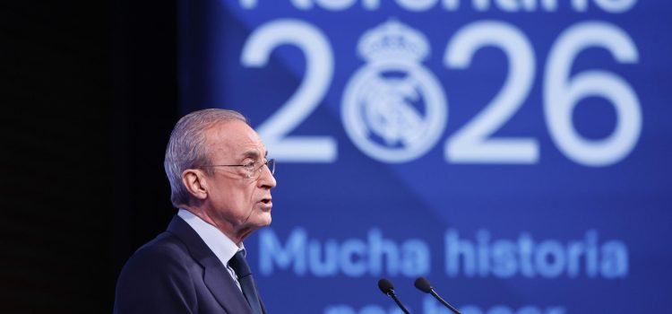 El presidente del Real Madrid, Florentino Pérez, interviene durante la presentación de su candidatura a las elecciones del club, bajo el lema "Mucha historia por hacer", este miércoles en Madrid. EFE/Sergio Pérez