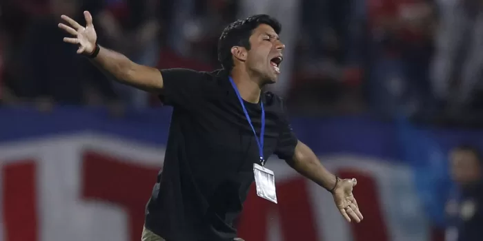 alt Nicolás Núñez, de Universidad Católica, primer técnico chileno despedido en la temporada