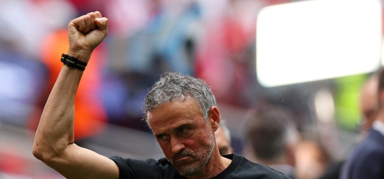 El entrenador del PSG Luis Enrique antes de la final de la Liga de Campeones en Budapest, Hungría. EFE/EPA/ANNA SZILAGYI