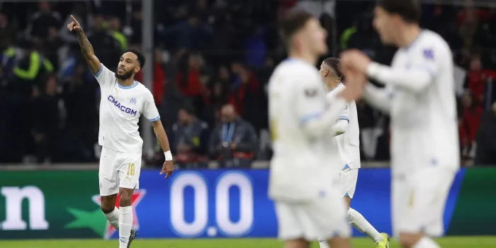 alt Con los argentinos Balerdi y Rulli, el Marsella doblega al Newcastle