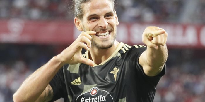 El delantero del Celta Gonçalo Paciencia celebra tras marcar el segundo gol ante el Sevilla, durante el partido de Liga en Primera División que Sevilla FC y Celta de Vigo han disputado en el estadio Ramón Sánchez-Pizjuán. EFE/José Manuel Vidal