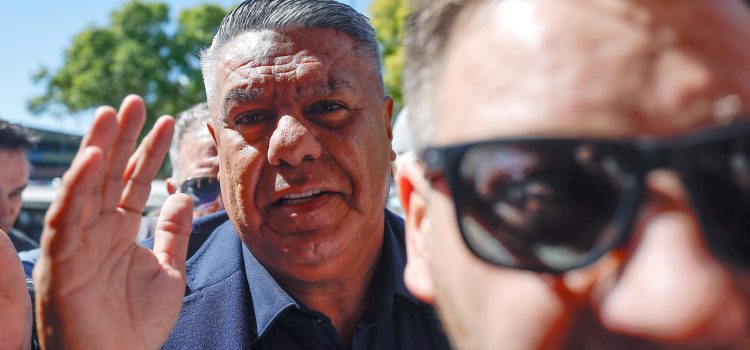 Fotografía del 12 de marzo de 2026 del presidente de la Asociación de Fútbol de Argentina (AFA), Claudio 'Chiqui' Tapia, llegando a una indagatoria en Buenos Aires (Argentina). EFE/Juan Ignacio Roncoroni