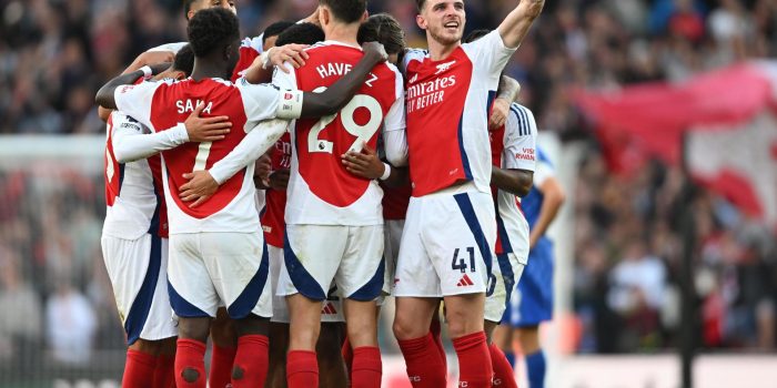 Los jugadores del Arsenal celebran el gol de Kai Havertz (C) durante el partido de la Premier League que han jugado Arsenal FC y Leicester FC, en Londres, Reino Unido. EFE/EPA/DANIEL HAMBURY