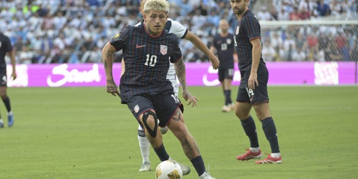 Diego Luna anotó los dos goles del triunfo de Estados Unidos ante Guatemala en la semifinal de la Copa Oro. EFE/EPA/MICHAEL THOMAS