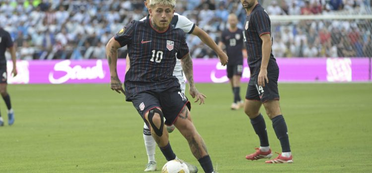 Diego Luna anotó los dos goles del triunfo de Estados Unidos ante Guatemala en la semifinal de la Copa Oro. EFE/EPA/MICHAEL THOMAS