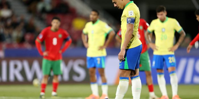 alt Brasil aguanta con diez, pero cede el bronce a Italia en los penaltis