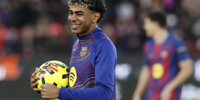 El delantero del Barcelona Lamine Yamal tras el partido de la jornada 26 de LaLiga entre el Barcelona y el Villarreal, este sábado en el estadio Spotify Camp Nou en Barcelona.-EFE/ Toni Albir