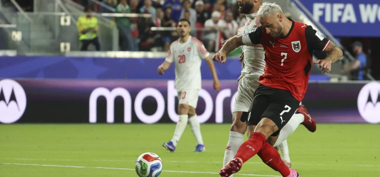 Marko Arnautovic (D), de Austria, durante el partido contra Jordania, del grupo J del Mundial 2026. EFE/ Miguel Gutierrez