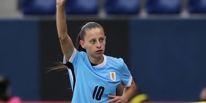 Belén Aquino marcó este viernes en Quito el gol de la victoria de Uruguay por 1-0 sobre la de Perú, que ha quedado al borde de la eliminación de la Copa América que se disputa en Ecuador. EFE/ José Jácome