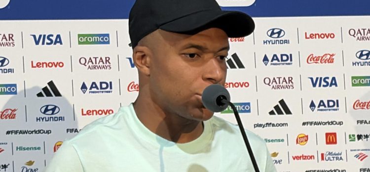 alt HISTORIA PURA: francés Mbappé supera al francés Giroud y agranda su leyenda con Francia