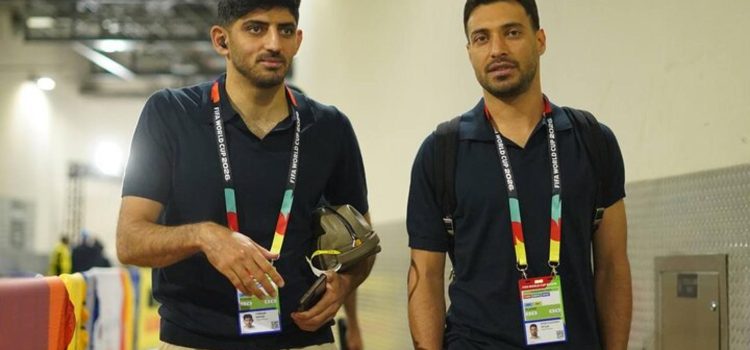 La Federación Iraní de Fútbol (FFI) denunció este martes que la visa para entrar en Estados Unidos del jugador Mehdi Torabi (i) ha expirado tras una entrada en territorio estadounidense y debe renovarla para el siguiente partido del 21 de junio ante Bélgica. El organismo indicó que el resto de jugadores cuentan con visados de entrada múltiple para viajar a Estados Unidos, pero el de Torabi solo tenía validez para una entrada que se ha usado para el partido disputado ayer ante Nueva Zelanda. EFE/ ISNA  *Sólo uso editorial*