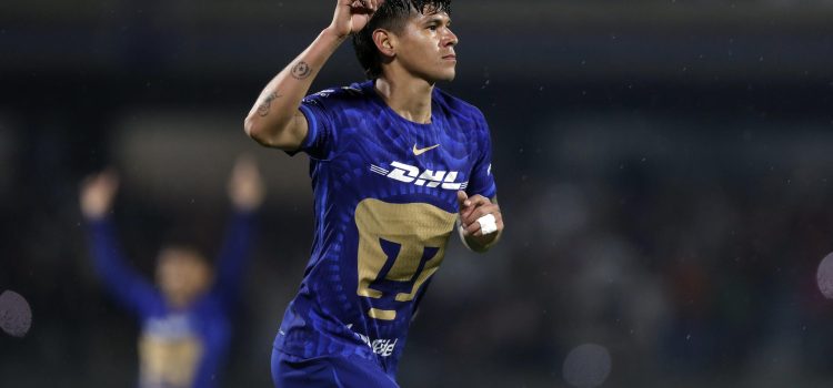 Robert Morales de Pumas celebra un gol este martes, durante un juego por la jornada 16 del torneo Clausura 2026 de la Liga MX, en el estadio Olímpico Universitario en Ciudad de México (México). EFE/Isaac Esquivel