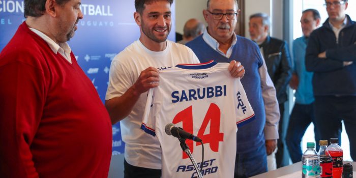 El centrocampista uruguayo Nicolás Lodeiro durante una rueda de prensa en Montevideo. EFE/Alejandro Prieto