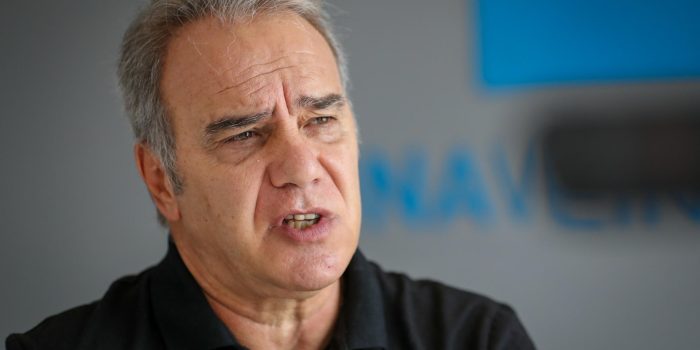 El exfutbolista uruguayo Martín Lasarte habla durante una entrevista con EFE este miércoles, en Montevideo (Uruguay). Lasarte no olvida ningún detalle de su paso por Real Sociedad y celebra cada uno de los logros que el equipo consiguió desde que en la temporada 2009-2010 lo guio a la Primera División. EFE/ Raúl Martínez