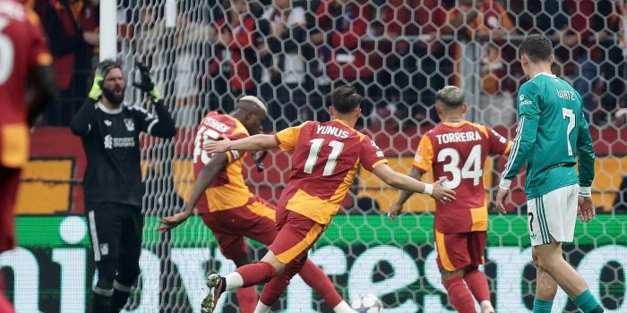 alt El uruguayo Torreira conduce la goleada del Galatasaray