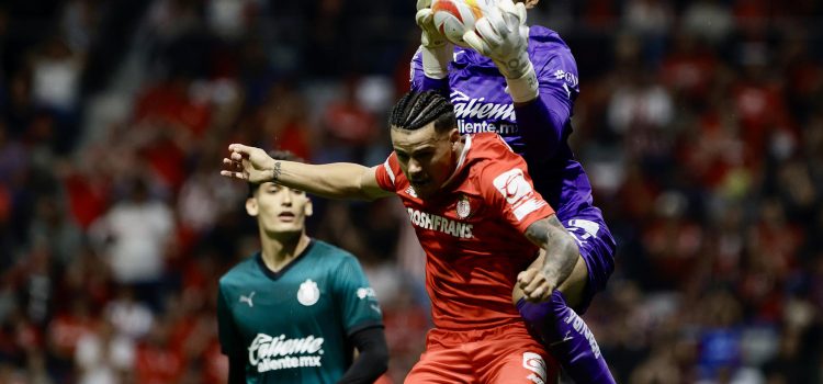 alt El uruguayo Araujo rescata empate para Toluca ante el líder Cruz Azul