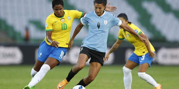 Pamela González (c), una de las figuras de Uruguay. EFE/ Ernesto Guzmán Jr ARCHIVO