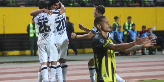 Jugadores de Central Córdoba celebran tras un gol este martes, durante un partido de la fase de grupos de la Copa Libertadores. EFE/ Mario Caicedo