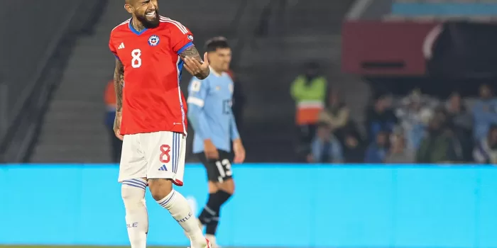 alt Doble alegría para Colo Colo: Gana en Uruguay y ficha a Arturo Vidal en Chile