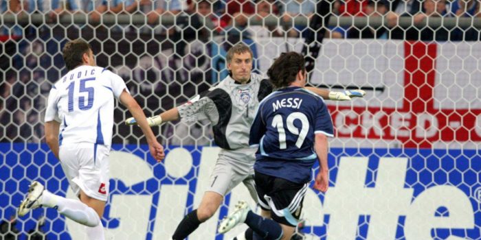 alt HISTORIA DE ORO: argentinos Messi, Riquelme, Tévez y Crespo reviven el gol que abrió una era