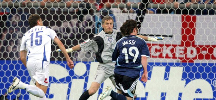 alt HISTORIA DE ORO: argentinos Messi, Riquelme, Tévez y Crespo reviven el gol que abrió una era