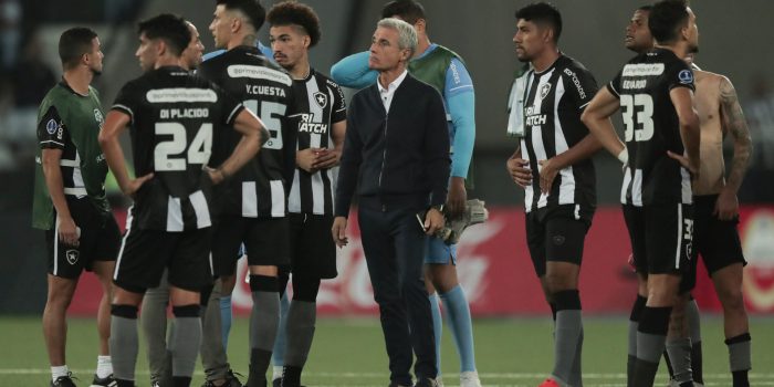 El entrenador de Botafogo Luis Castro (c), en una fotografía de archivo. EFE/Andre Coelho