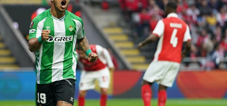 El delantero colombiano Cucho Hernández, en el campo del Sporting de Braga EFE/EPA/HUGO DELGADO
