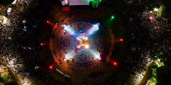 Fotografía aérea de aficionados de México celebrando en el Ángel de la Independencia el triunfo ante Corea del Sur este jueves, en un partido del Mundial de la FIFA 2026 en Ciudad de México (México). EFE/ Tomás Pérez