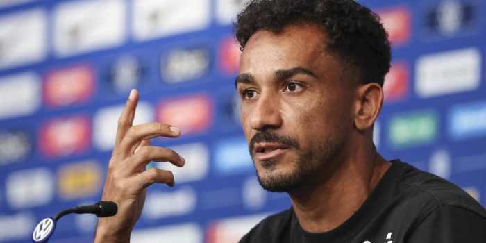 El lateral Danilo afirmó este miércoles que la selección brasileña no tiene hoy la madurez de rivales como Francia o Argentina. EFE/ Sebastiao Moreira