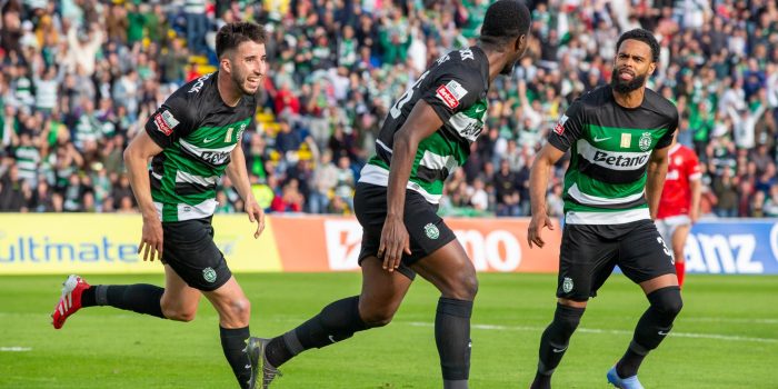 alt Pese al gol del colombiano Suarez, Sporting no puede en su visita a Nápoles