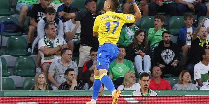 Imagen de archivo del argentino Gonzalo Escalante celebrando un gol con el Cádiz. EFE/Manuel Lorenzo/Archivo