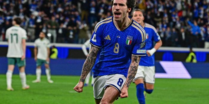 El jugador de Italia Sandro Tonali celebra el 1-0 durante el partido de la repesca que han jugado Italia e Irlanda del Norte en Bérgamo, Italia. EFE/EPA/MICHELE MARAVIGLIA