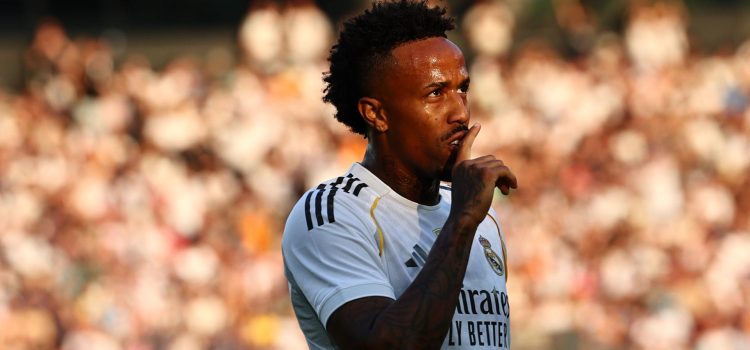 El brasileño del Real Madrid Eder Militao celebra su gol en el amisotos ante el WSG Tirol. EFE/EPA/ANNA SZILAGYI