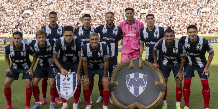 Jugadores de Monterrey forman antes de un partido del Mundial de Clubes. EFE/Ángel Colmenares
