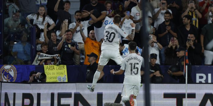 alt Con el argentino Mastantuono y el brasileño Vini como titular, Madrid no tiene piedad