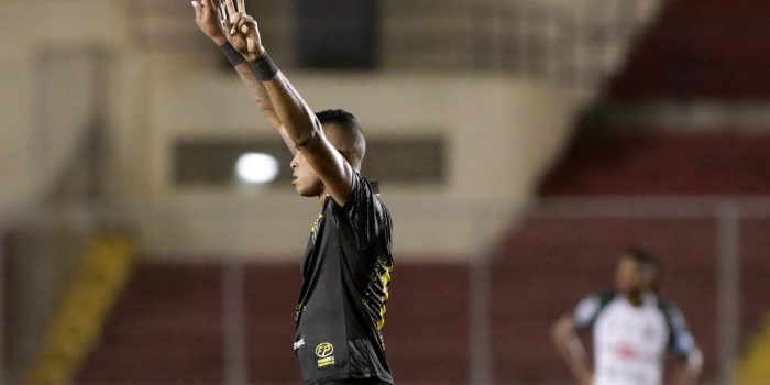 El español David Dóñiga y su Sporting pinchan, y el CAI pasa a la final del  fútbol en Panamá