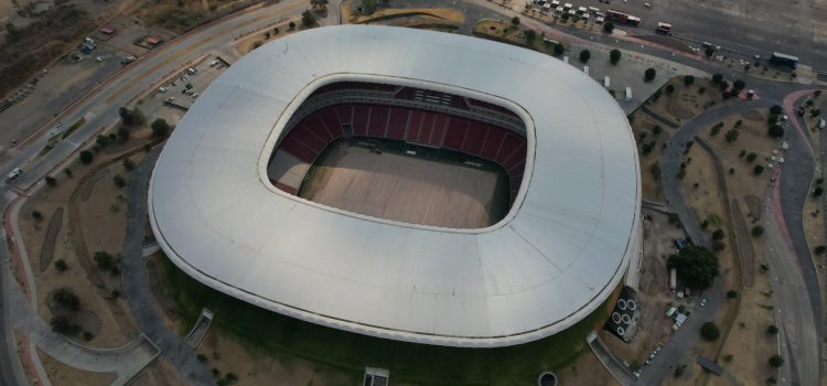 Fotografía aérea donde se observan los trabajos de remodelación de la cancha del Estadio Guadalajara este viernes, en la ciudad de Guadalajara, Jalisco (México) Imagen de archivo. EFE/ Francisco Guasco