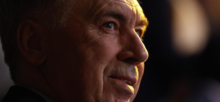 El entrenador italiano Carlo Ancelotti afirmó este martes que Neymar muestra sus cualidades técnicas en cada partido con Santos, pero matizó que no está al 100 % de su condición física y que, por ese motivo, aún no lo puede convocar para la selección brasileña. EFE/ Antonio Lacerda