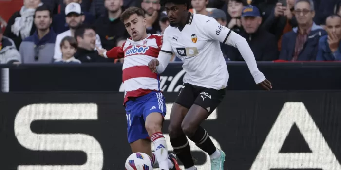 alt El hispanocolombiano Cristhian Mosquera extiende su contrato con el Valencia hasta 2026