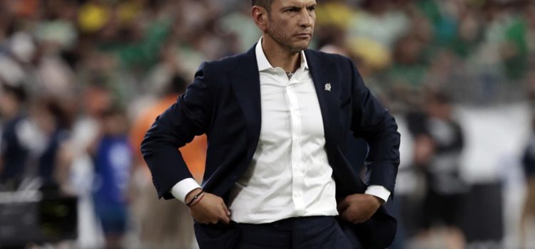 El entrenador del equipo de México Jaime Lozano. EFE/EPA/JUAN G. MABANGLO