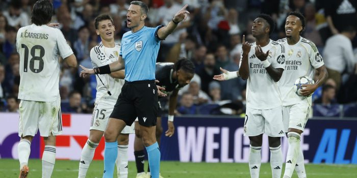 Fotografía de JuanJo Martín, en la que puede verse en una imagen de archivo del 22 de octubre de 2025 al árbitro esloveno Slavko Vincic, durante un partido de Liga de Campeones del Real Madrid. EFE